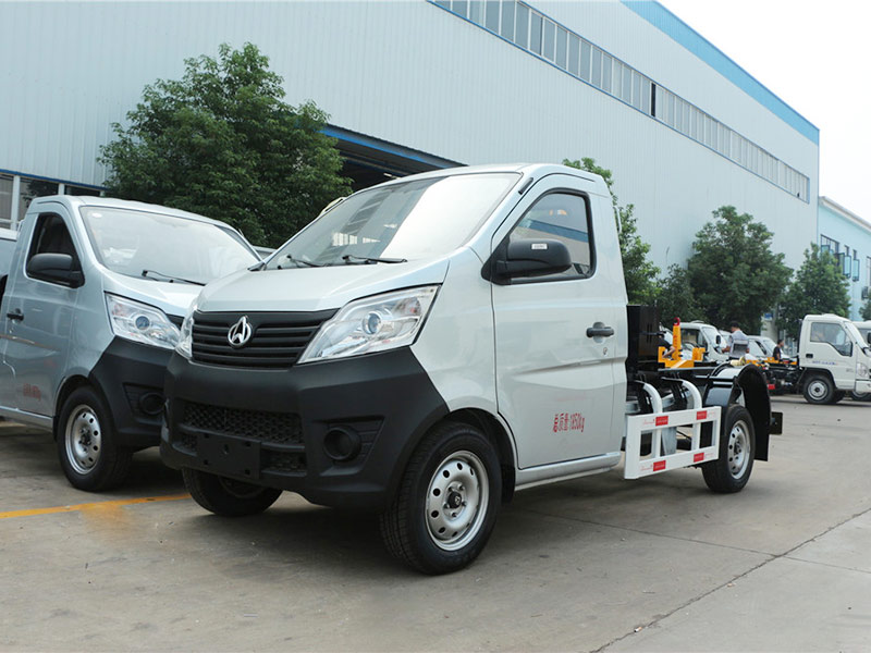 長(zhǎng)安勾臂式垃圾車(chē)