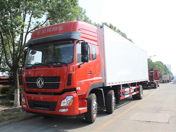 東風(fēng)天龍冷藏車-廂長(zhǎng)9.6米