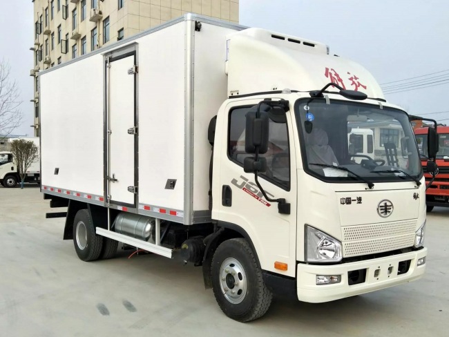 解放J6F單排冷藏車-廂長(zhǎng)5.2米