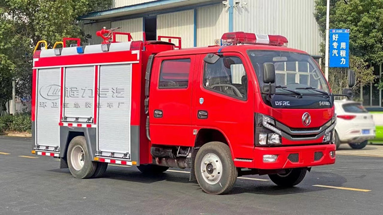 雙排小型2.5立方水罐消防車推薦