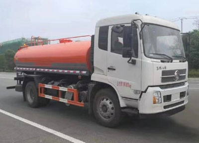 國六東風(fēng)天錦護(hù)欄清洗車